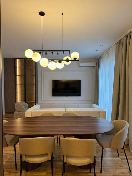 Apartament cu 3 camere semidecomandat, mobilat în P-ta Presei Libere