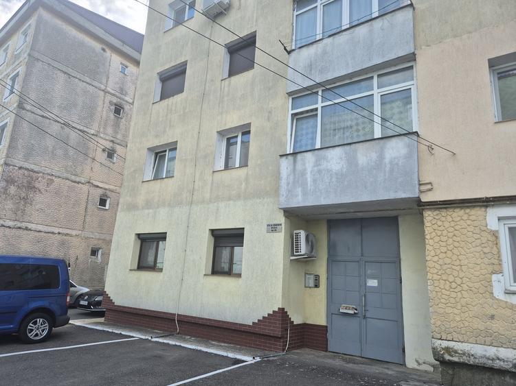 Apartament cu 4 camere decomandat în Central