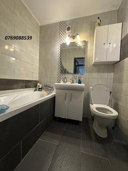 Apartament cu 3 camere decomandat în Drumul Taberei