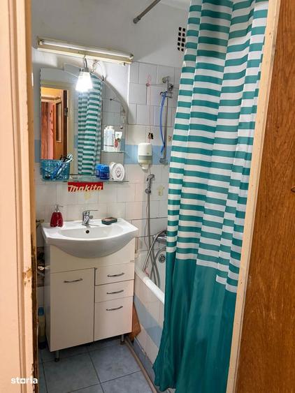 Apartament cu 3 camere decomandat în Valea Oltului