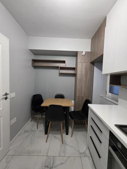 Apartament cu 3 camere decomandat, mobilat în Nicolina