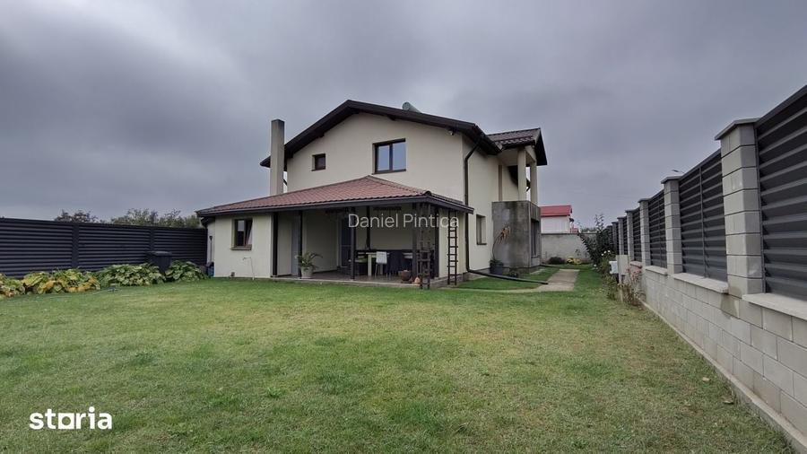 Casa P+1 mobilata, 3 dormitoare, panouri solare + baterii, 37 km de Mi