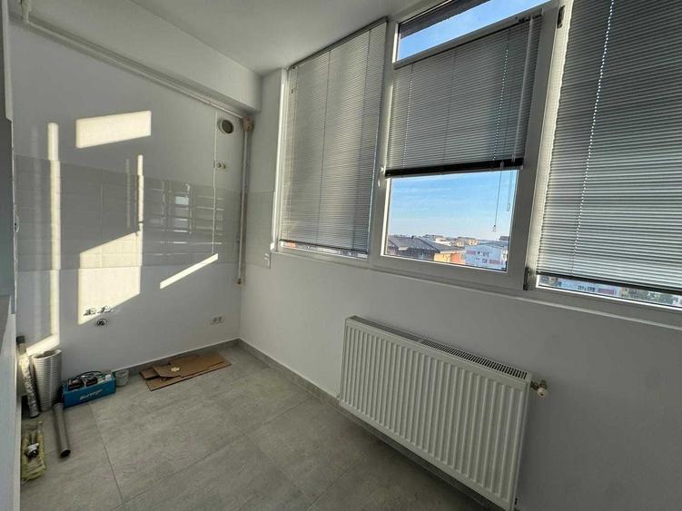 Garsonieră decomandată în Roșu