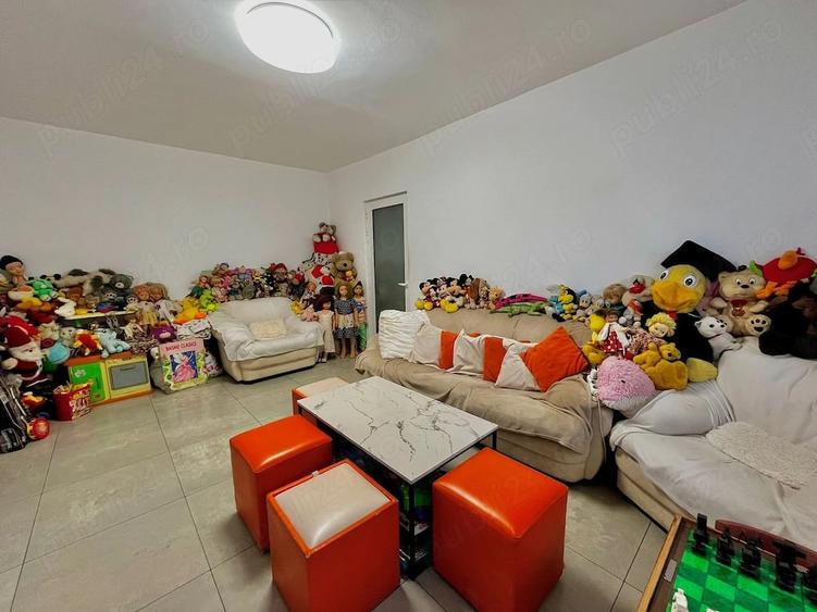 Apartament cu 4 camere semidecomandat în Micălaca