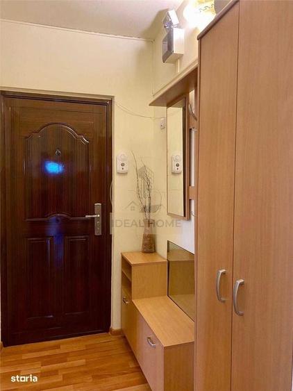 Apartament cu 3 camere semidecomandat în Alexandru cel Bun