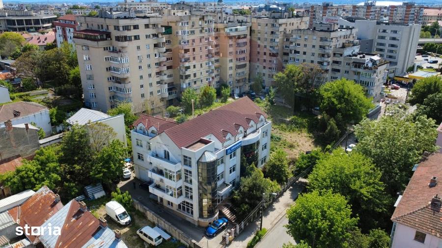 Spațiu comercial, de 1,525 mp, în Central