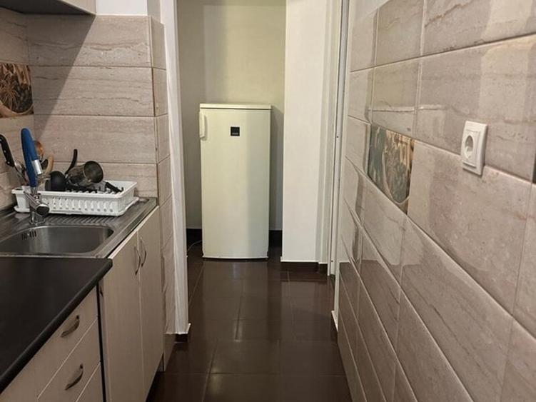 Garsonieră decomandată în P-ța Gorjului