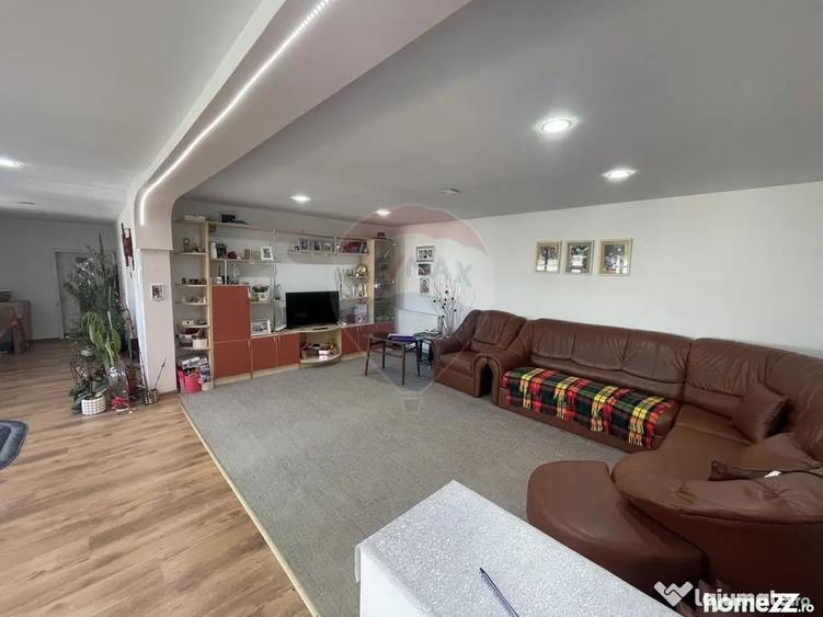 Casă cu 3 camere cu Teren 900 Mp în Roșioara