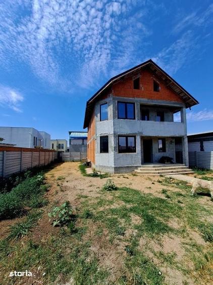 Casă cu 5 camere cu Teren 400 Mp în Central