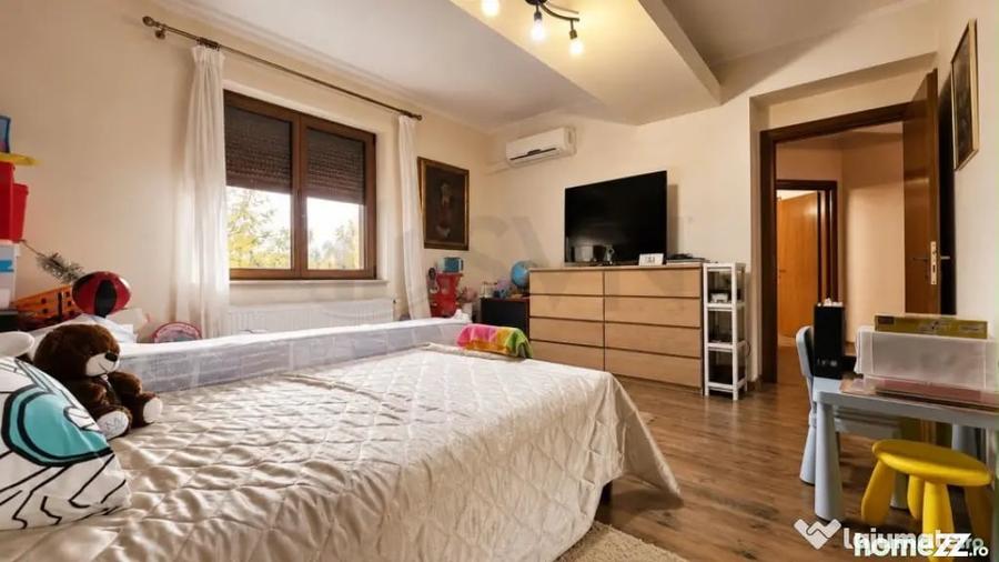 Casă cu 5 camere cu Teren 482 Mp în Sisești