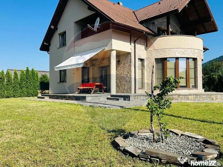 Casă cu 5 camere cu Teren 700 Mp în Tăuții de Sus