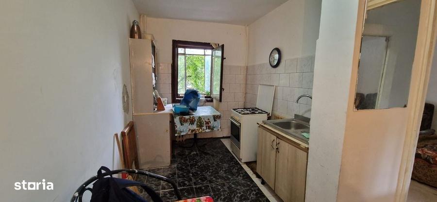 Apartament cu 2 camere decomandat în Podul de Fier