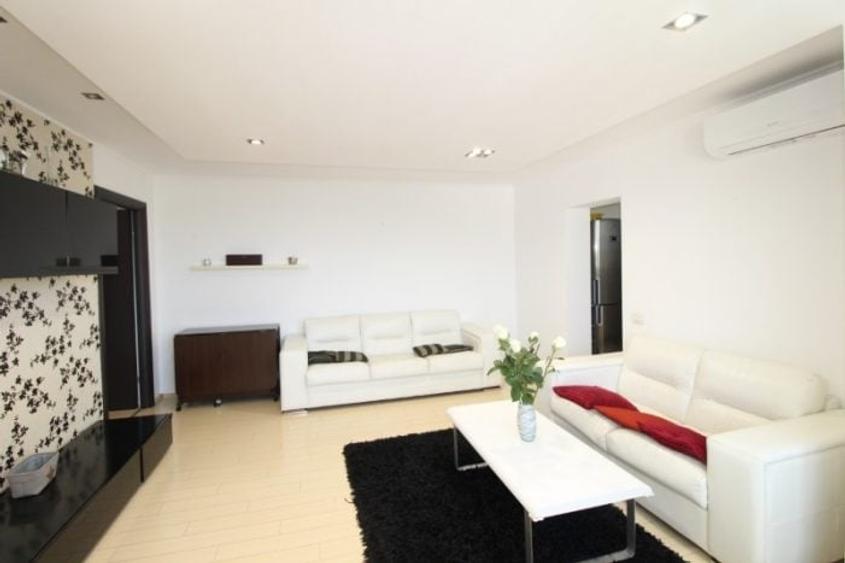 Apartament cu 3 camere semidecomandat, mobilat în Alexandru Obregia