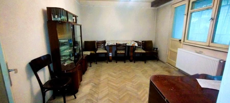 Apartament cu 3 camere decomandat în Vest