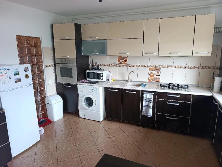 Apartament cu 4 camere decomandat în Calea Romanului