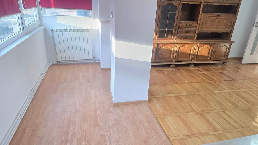 Apartament cu 4 camere decomandat în 22 Decembrie