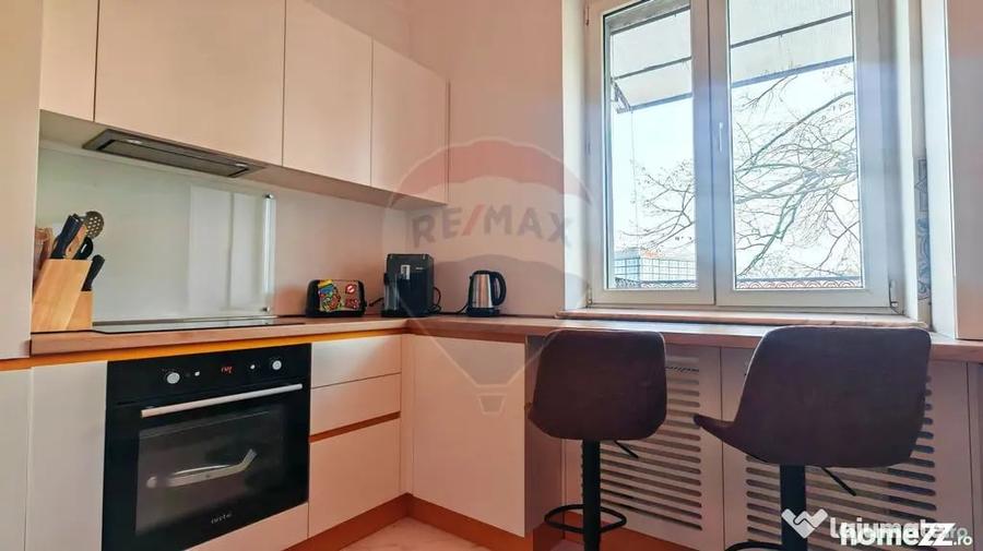 Apartament cu 3 camere decomandat în Jiului