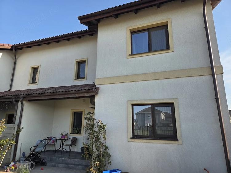 Casă cu 5 camere cu Teren 300 Mp în Dumbrăvița