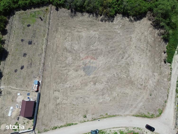 Teren de 1660 mp, în Vânători