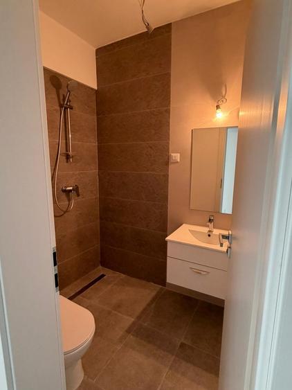 Penthouse cu 4 camere decomandat în Parcul Carol