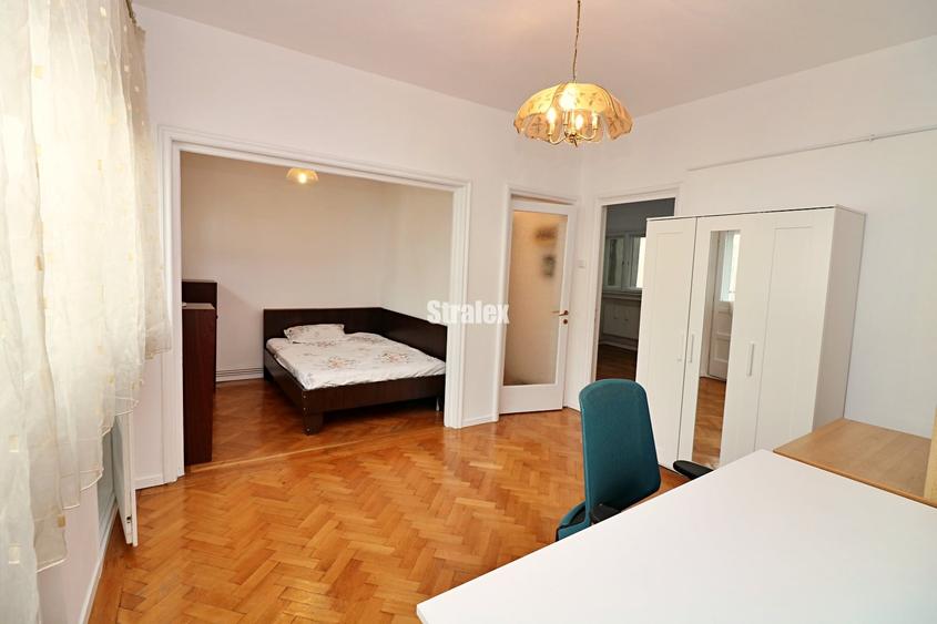 Apartament cu 3 camere circular în P-ța Unirii