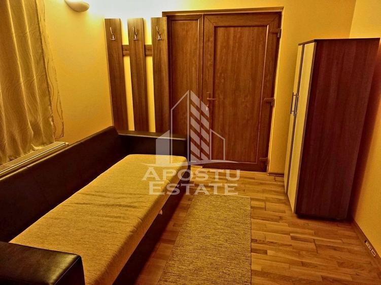 Casă individuală cu 8 camere cu Canalizare în Moneasa