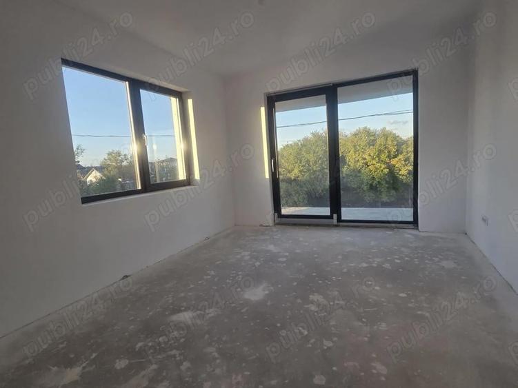 Casă cu 6 camere cu Teren 500 Mp în Spătaru