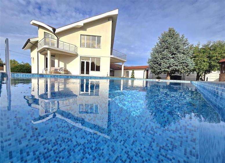 Casă individuală cu 6 camere cu Piscina în Sânmartin