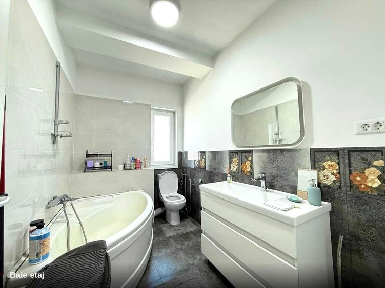 Casă cu 4 camere în Central
