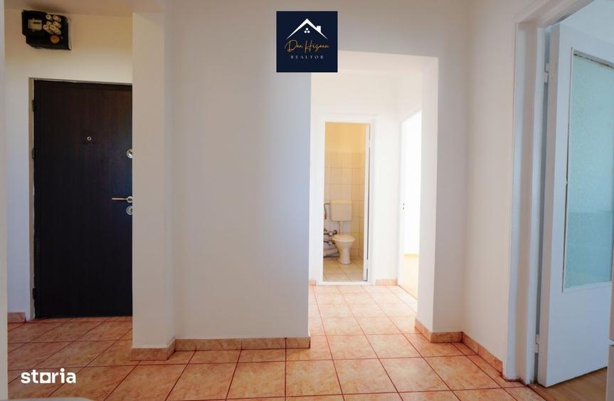Apartament cu 3 camere decomandat în Sud