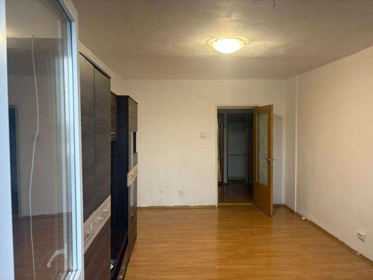 Apartament cu 2 camere decomandat în Triaj