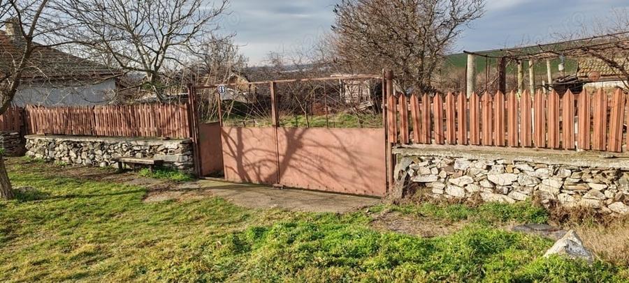 Teren de 2900 mp, în Grădina