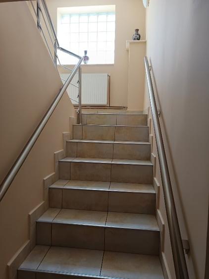 Casă individuală cu 10 camere cu Teren 1000 Mp în Central