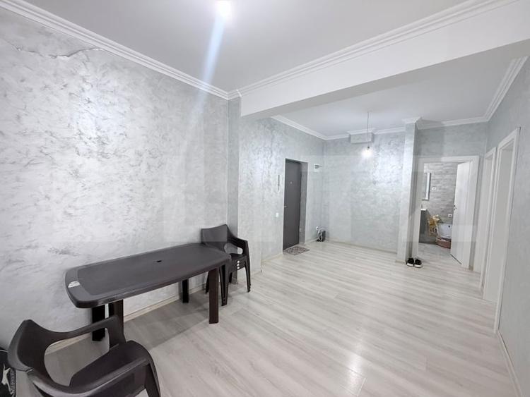Apartament cu 3 camere semidecomandat, mobilat în Florești