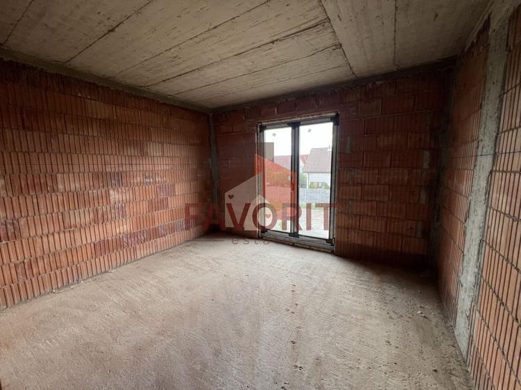 Duplex cu 4 camere cu Canalizare în Giroc