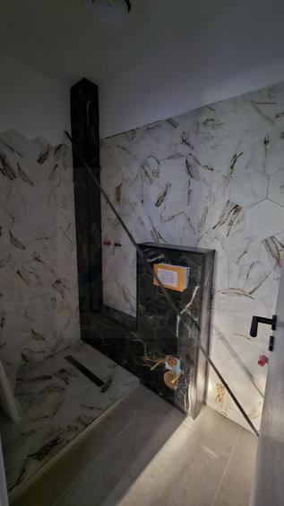 Apartament cu 3 camere decomandat în Cristian