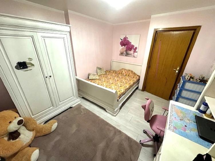 Apartament cu 4 camere decomandat în Central