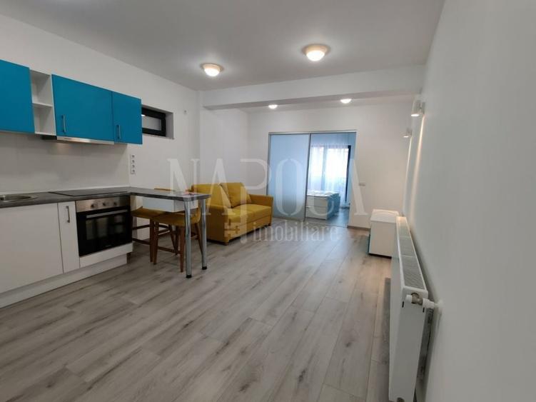 Apartament cu 8 camere decomandat în Gruia