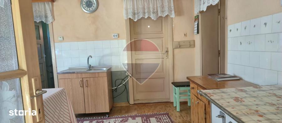 Casă cu 2 camere cu Teren 1955 Mp în Remeți
