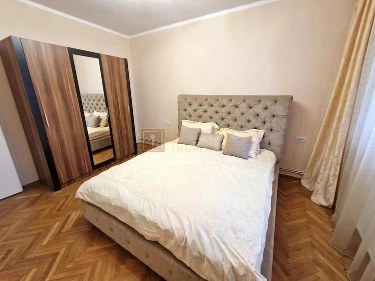 Apartament cu 4 camere decomandat în Neptun