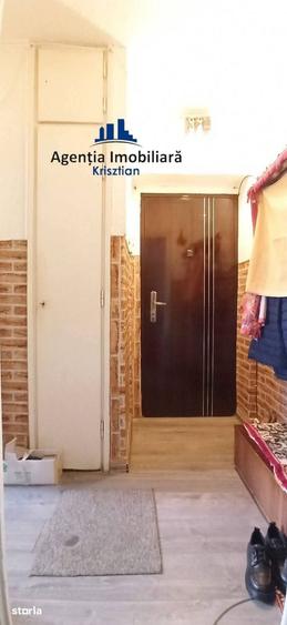Apartament cu 3 camere semidecomandat în Burdea