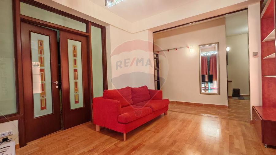 Apartament cu 3 camere decomandat, mobilat în Arcul de Triumf