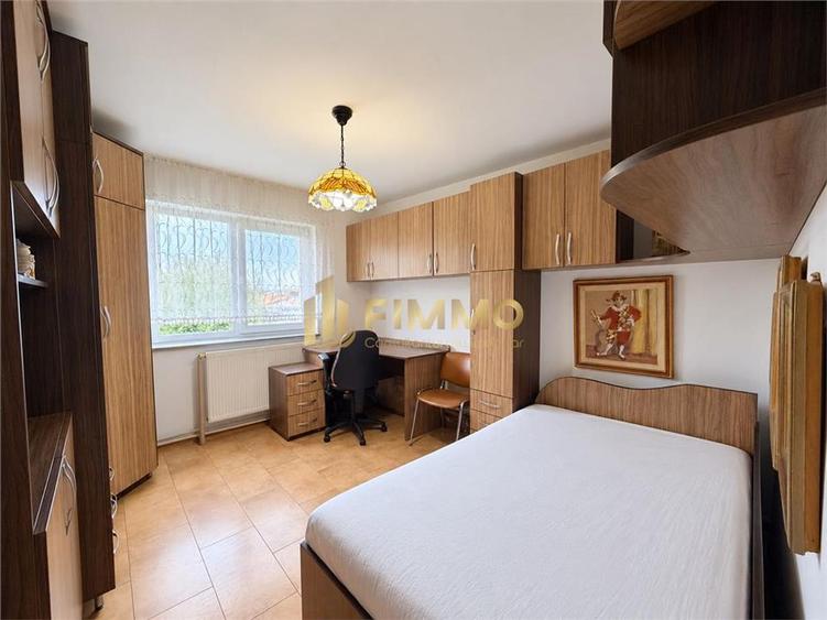 Apartament cu 4 camere decomandat în Central