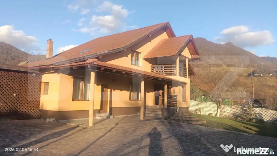 Casă cu 5 camere cu Teren 800 Mp în Central