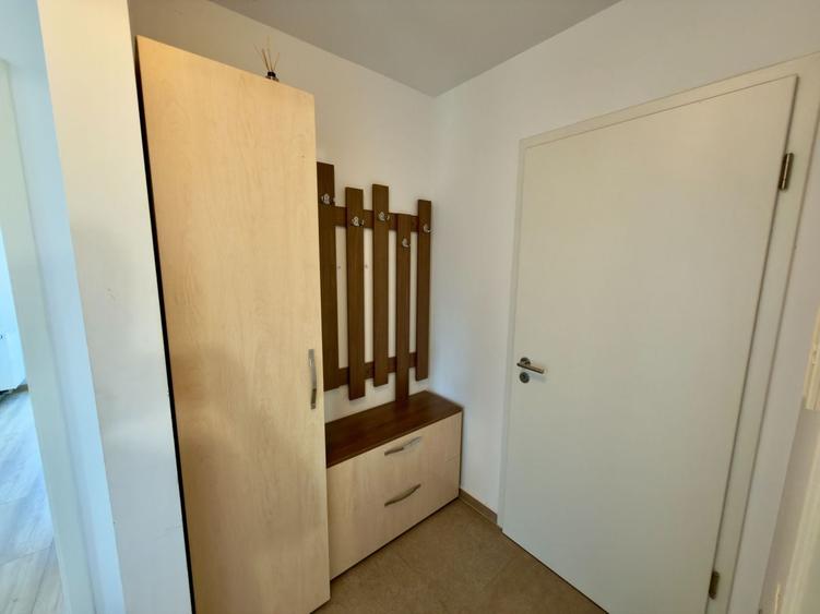 Apartament cu 2 camere decomandat, mobilat în Tractorul