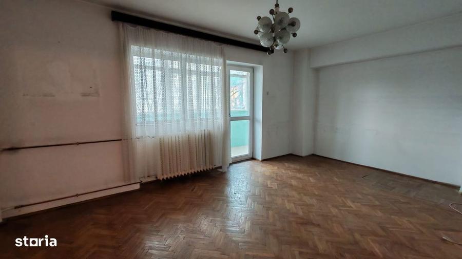 Apartament cu 4 camere decomandat în Pantelimon