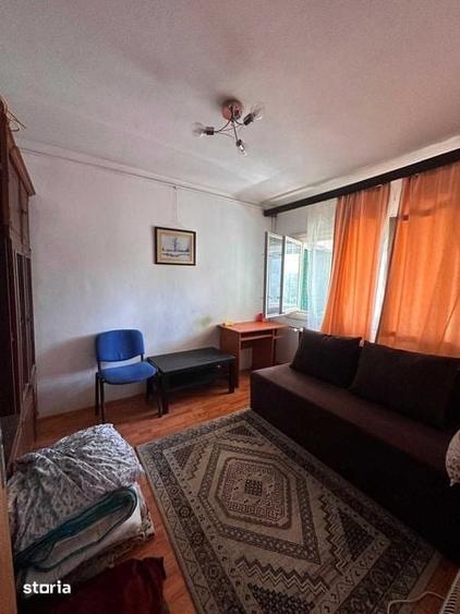 Apartament cu 4 camere decomandat în Tei