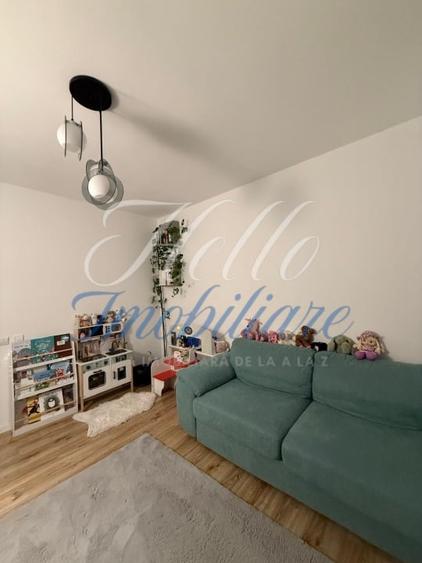 Apartament cu 3 camere semidecomandat în Florești