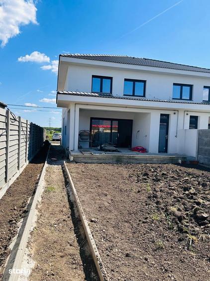 Casă cu 4 camere cu Teren 340 Mp în Dumbrăvița
