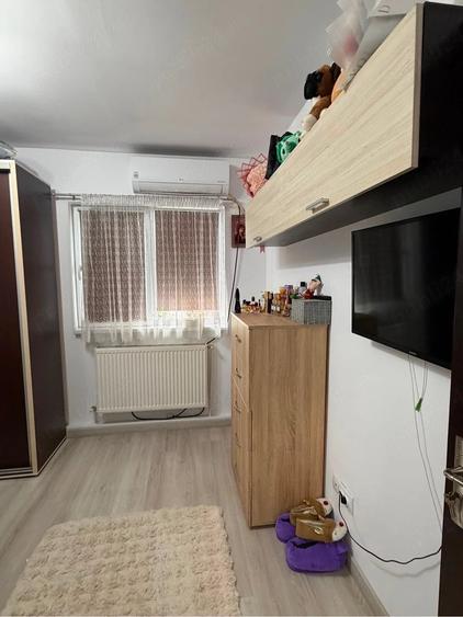 Garsonieră decomandată în Poarta 6